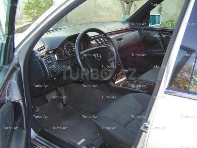 Mercedes E 220 1996, 242,000 km - 2.2 l - Bakı