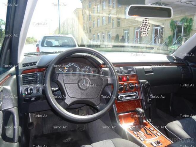 Mercedes E 200 1999, 242,000 km - 2.0 l - Bakı