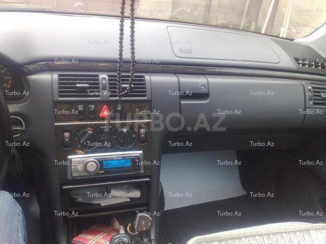 Mercedes E 240 2000, 189,043 km - 2.4 л - Bakı