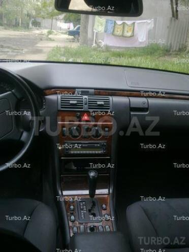 Mercedes E 240 1997, 131,000 km - 2.4 l - Bakı