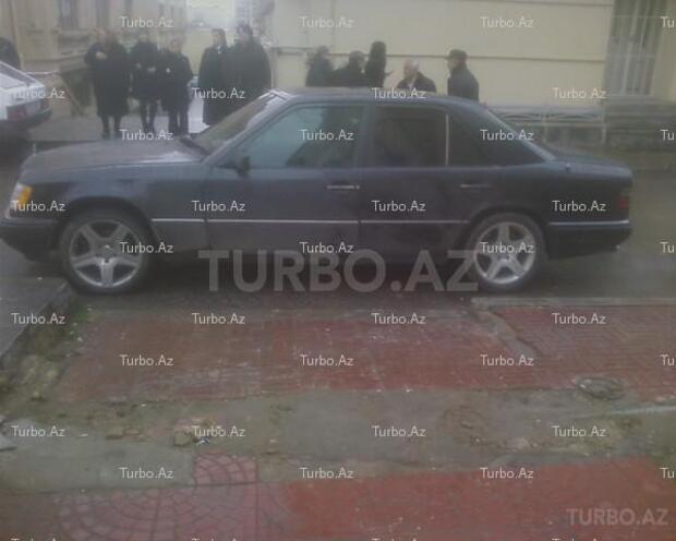 Mercedes E 220 1994, 256,000 km - 2.2 l - Bakı