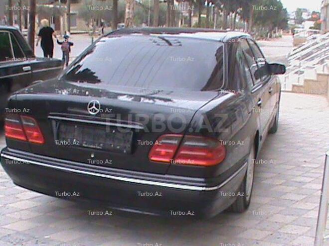 Mercedes E 220 2001, 165,000 km - 2.2 l - Bakı
