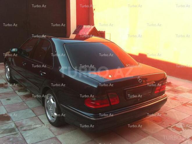 Mercedes E 220 2001, 165,000 km - 2.2 l - Bakı