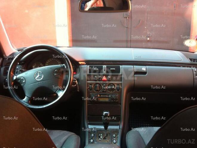 Mercedes E 220 2001, 165,000 km - 2.2 l - Bakı