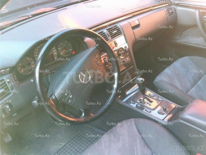 Mercedes E 220 2001, 165,000 km - 2.2 l - Bakı