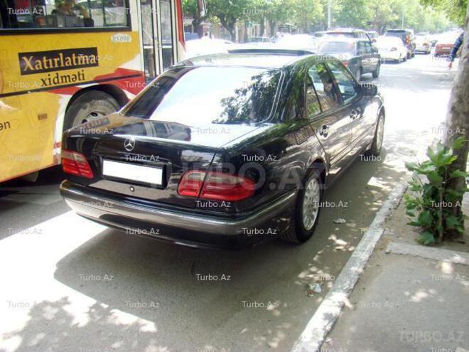Mercedes E 200 2001, 176,000 km - 2.0 l - Bakı