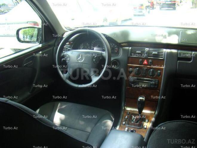 Mercedes E 200 2001, 176,000 km - 2.0 l - Bakı