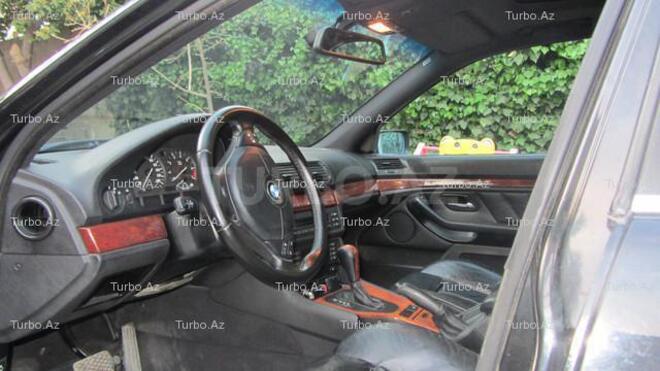 BMW 528 1998, 330,000 km - 2.8 l - Bakı