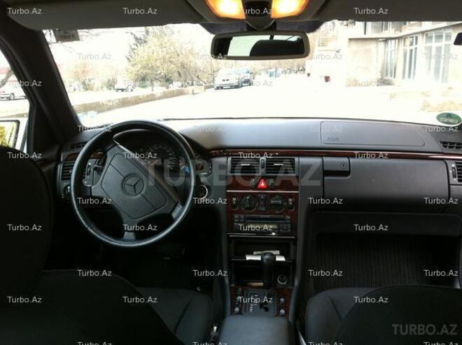 Mercedes E 240 1998, 167,000 km - 2.4 l - Bakı