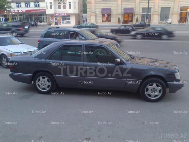 Mercedes E 250 1995, 174,000 km - 2.5 l - Bakı