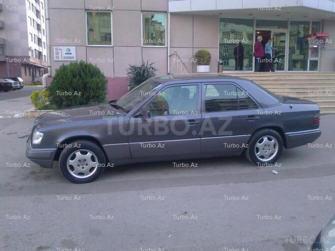 Mercedes E 250 1995, 174,000 km - 2.5 l - Bakı