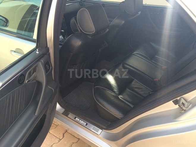 Mercedes E 270 2001, 205,000 km - 2.7 л - Naxçıvan