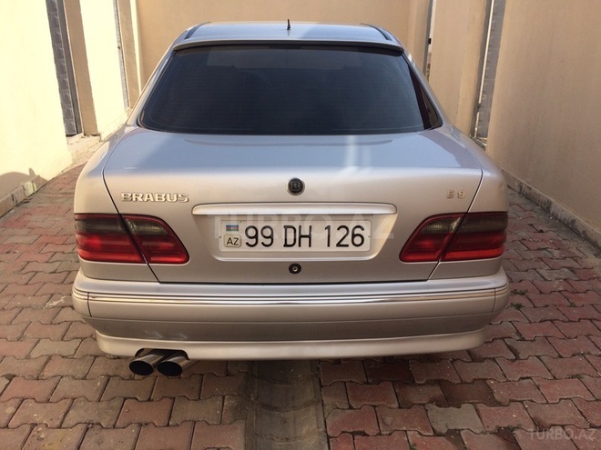 Mercedes E 270 2001, 205,000 km - 2.7 л - Naxçıvan
