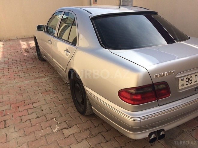 Mercedes E 270 2001, 205,000 km - 2.7 л - Naxçıvan