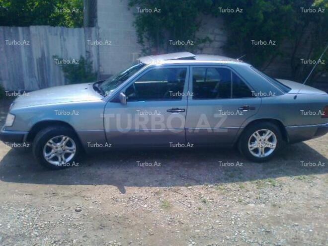 Mercedes E 250 1992, 261,460 km - 2.5 l - Bakı