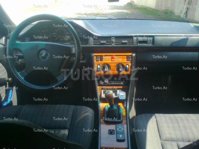 Mercedes E 250 1992, 261,460 km - 2.5 l - Bakı