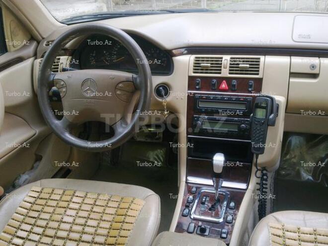 Mercedes E 240 2000, 196,000 km - 2.6 l - Bakı