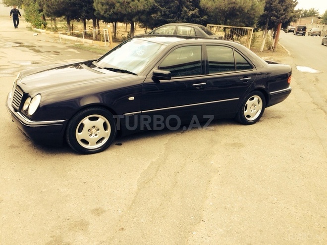 Mercedes E 240 1997, 195,600 km - 2.4 l - Bakı