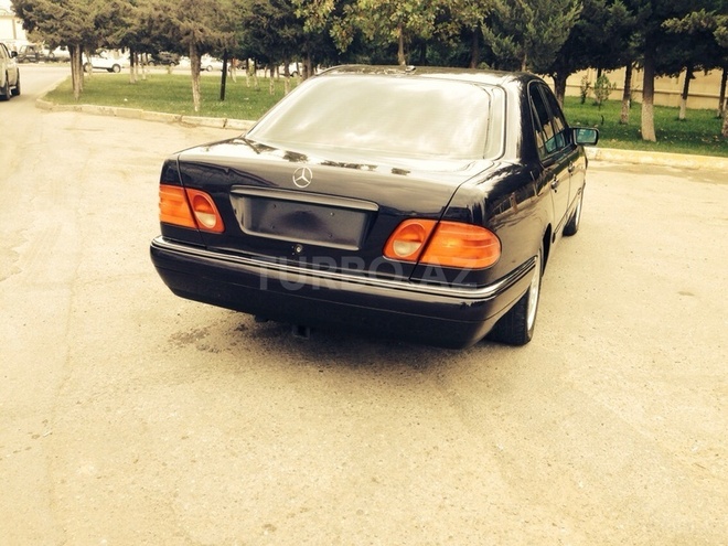 Mercedes E 240 1997, 195,600 km - 2.4 l - Bakı