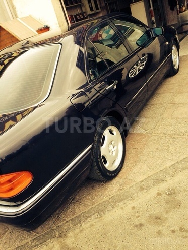 Mercedes E 240 1997, 195,600 km - 2.4 l - Bakı