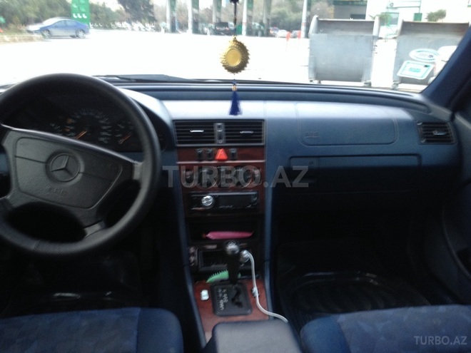 Mercedes C 250 1997, 280,000 km - 2.5 l - Bakı