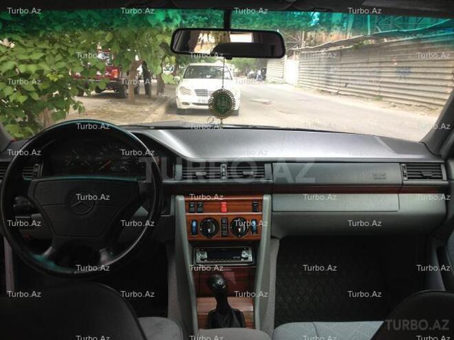 Mercedes E 220 1995, 437,200 km - 2.2 л - Bakı