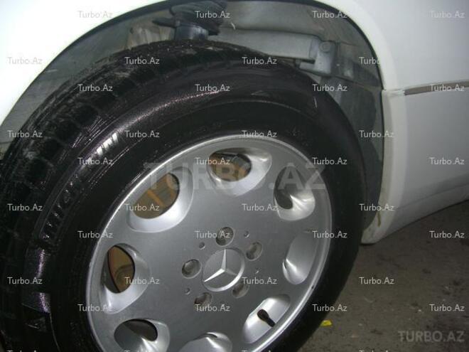 Mercedes E 220 1995, 260,000 km - 2.2 l - Bakı
