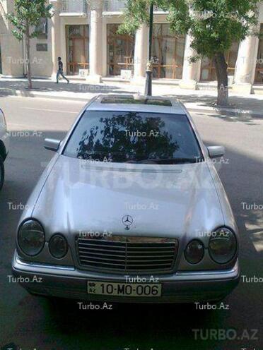 Mercedes E 240 1999, 130,000 km - 2.4 l - Bakı