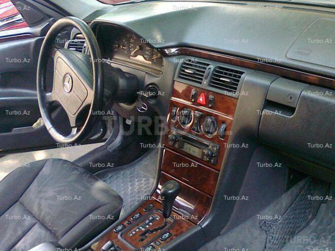 Mercedes E 240 1999, 130,000 km - 2.4 l - Bakı