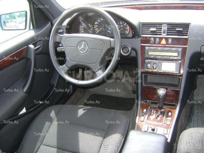 Mercedes C 220 2000, 133,000 km - 2.2 l - Bakı