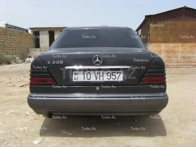 Mercedes E 220 1993, 239,891 km - 2.2 l - Bakı