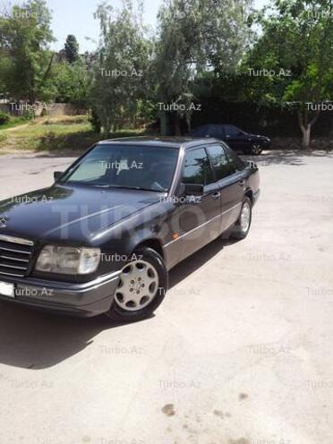 Mercedes E 220 1995, 270,000 km - 2.2 l - Bakı