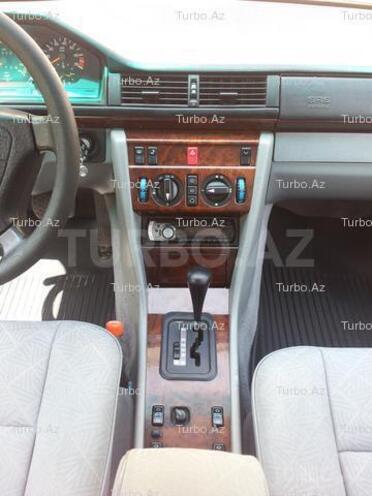Mercedes E 220 1995, 270,000 km - 2.2 l - Bakı