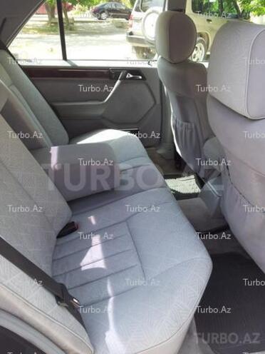 Mercedes E 220 1995, 270,000 km - 2.2 l - Bakı