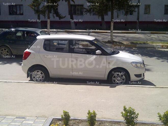 Skoda Fabia 2011, 33,000 km - 1.6 л - Bakı