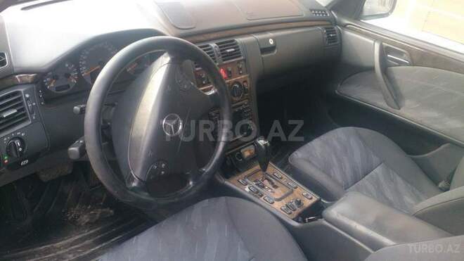 Mercedes E 270 2000, 319,000 km - 2.7 l - Sumqayıt