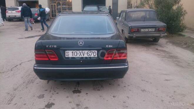 Mercedes E 270 2000, 319,000 km - 2.7 l - Sumqayıt