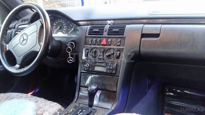 Mercedes E 290 1996, 387,230 km - 2.9 l - Saatlı