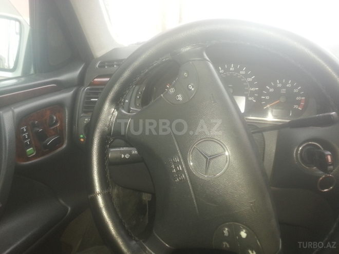 Mercedes E 320 1999, 275,000 km - 3.2 l - Bakı