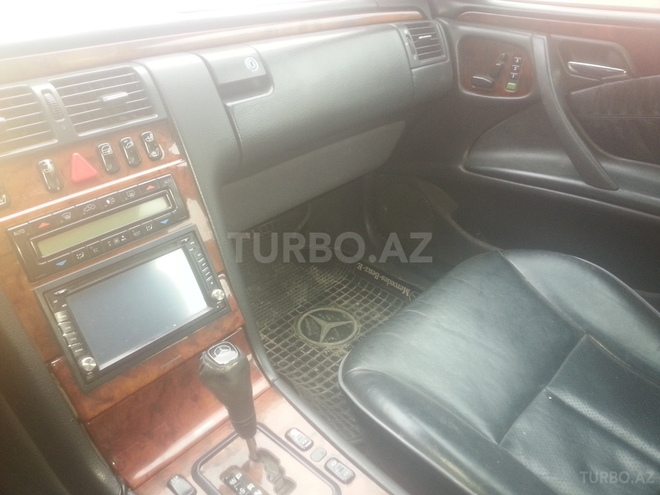Mercedes E 320 1999, 275,000 km - 3.2 l - Bakı