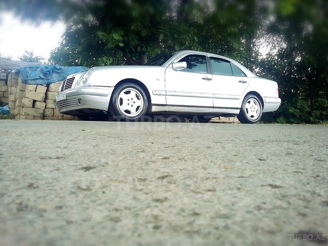 Mercedes E 230 1996, 396,000 km - 2.3 l - Sumqayıt