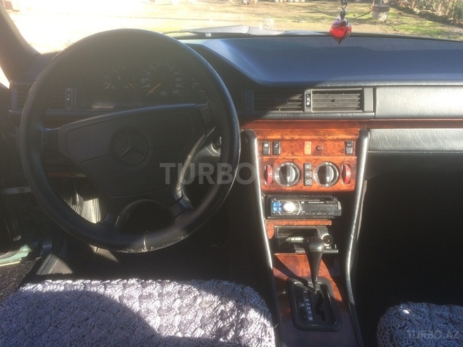 Mercedes E 220 1995, 252,477 km - 2.2 л - Masallı