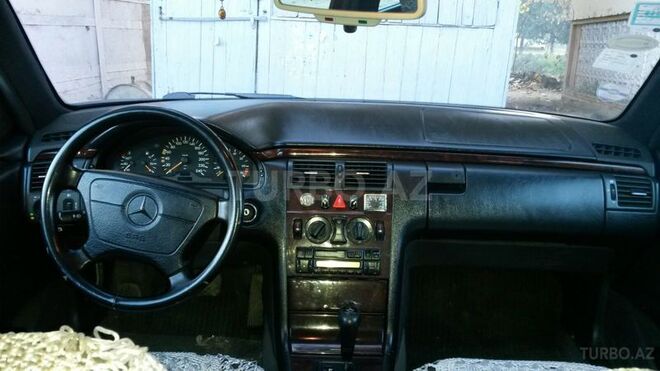 Mercedes E 230 1996, 263,000 km - 2.3 l - Ağstafa