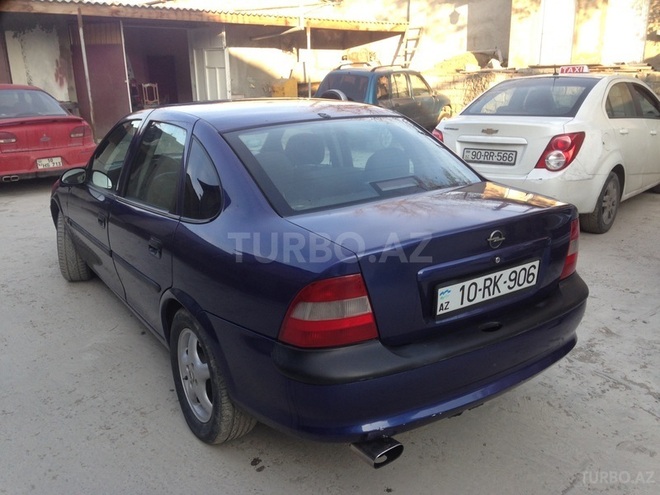 Opel Vectra 1996, 260,000 km - 1.6 l - Bakı