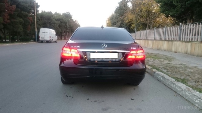 Mercedes E 220 2011, 180,000 km - 2.2 l - Bakı