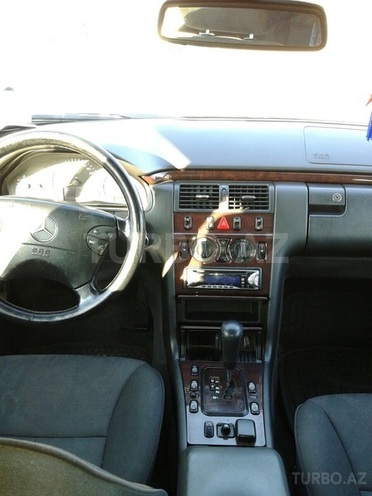 Mercedes E 220 2002, 193,000 km - 2.2 l - Bakı