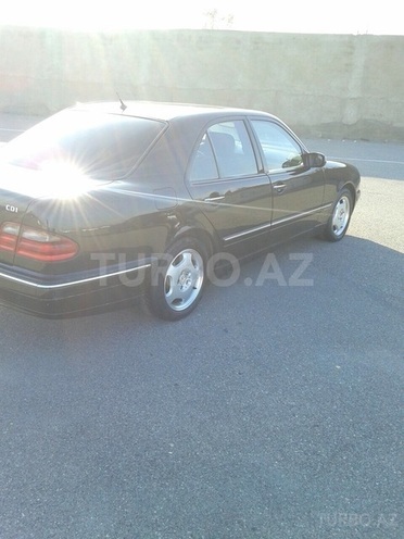 Mercedes E 220 2002, 193,000 km - 2.2 l - Bakı