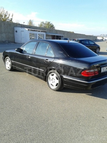 Mercedes E 220 2002, 193,000 km - 2.2 l - Bakı