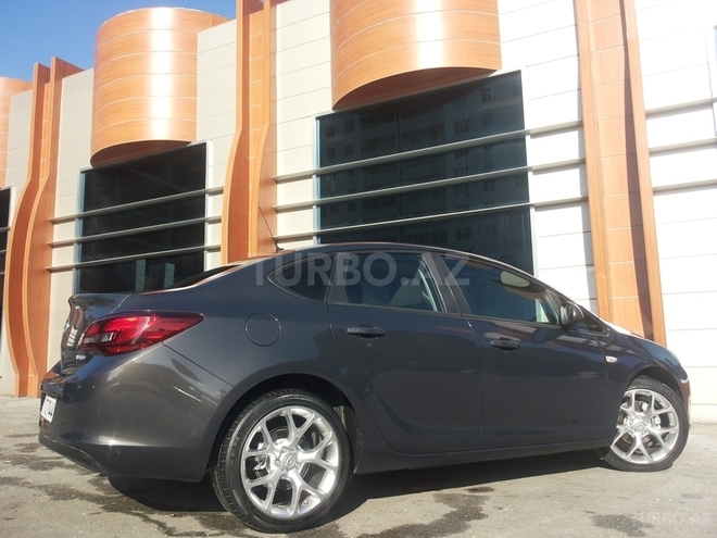 Opel Astra 2013, 66,000 km - 1.4 l - Bakı