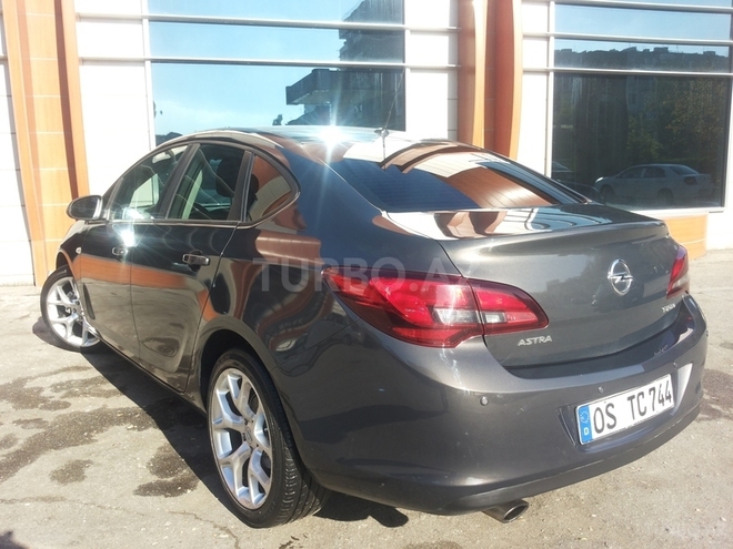 Opel Astra 2013, 66,000 km - 1.4 l - Bakı